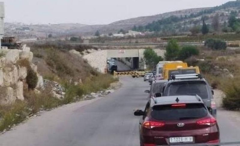 الاحتلال يغلق شارع النفق شمال غربي القدس