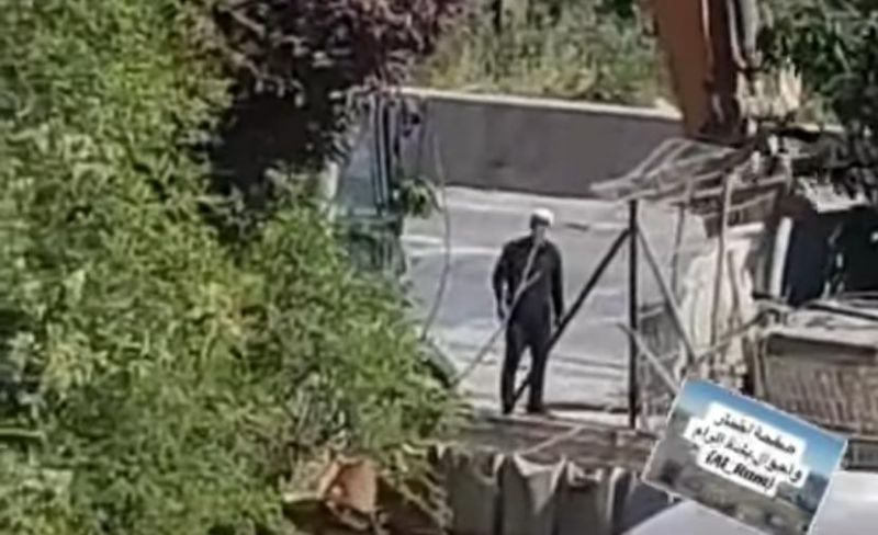 الاحتلال يشرع بعملية هدم في بلدة الرام بالقدس
