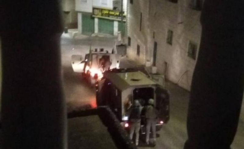 الاحتلال يشن حملة اقتحامات واعتقالات متزامنة في الضفة