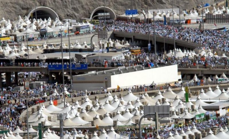 وصول أولى طلائع الحجاج إلى مشعر مِنى عشية بدء المناسك