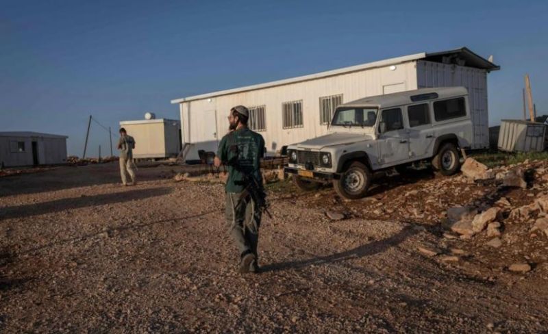 مستوطنون يهاجمون منازل في قرية المنية جنوب شرق بيت لحم