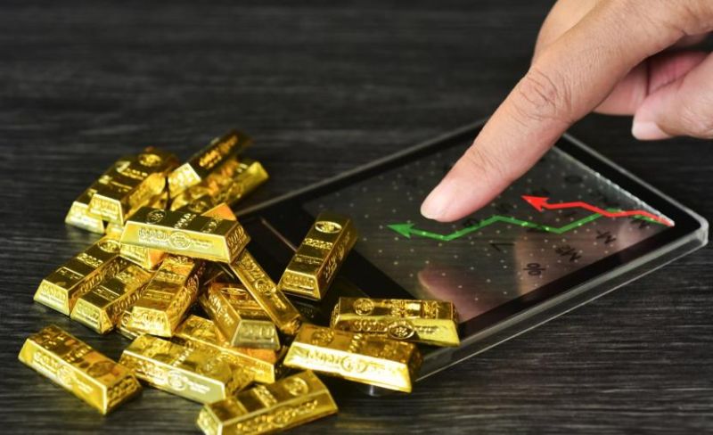 أسعار الذهب تتراجع عالميًا مع استمرار الضغط على الأسواق