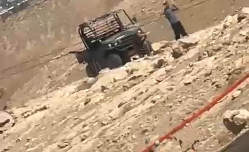 مستوطنون يمدون خط مياه قرب منازل "المهتوش" شرق القدس