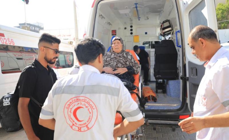 مغادرة 83 مريضًا مع مرافقيهم عبر معبر رفح