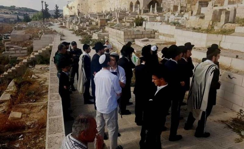 مستوطنون يقتحمون مقبرة ببلدة سلوان بالقدس