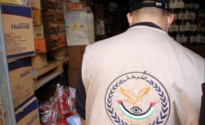 مباحث التموين بخان يونس تتلف 750 كجم مواد فاسدة خلال عيد الأضحى
