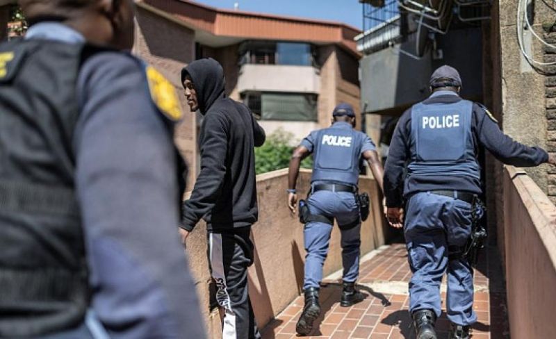جنوب إفريقيا.. مقتل 12 شخصًا وإصابات بهجوم على حي سكني