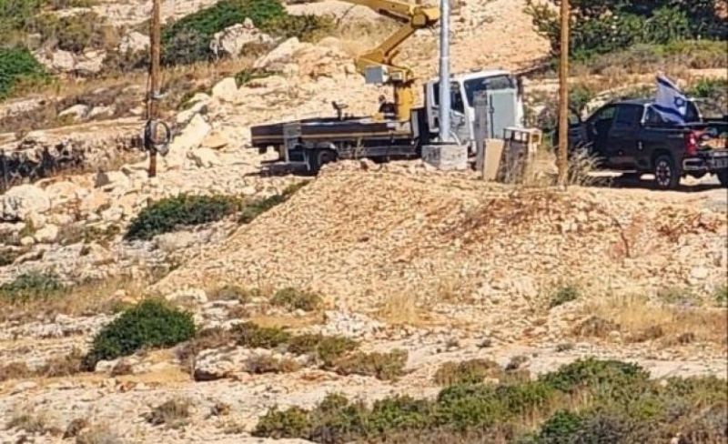 حرق منزل ومزروعات.. المستوطنون ينصبون كاميرات مراقبة ويصعدون بالضفة