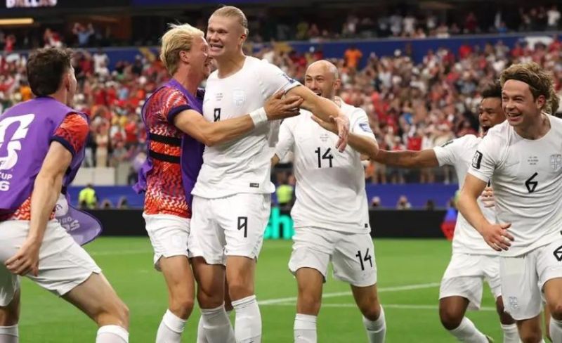 هالاند يقود النرويج لدور الـ 16 في كأس العالم