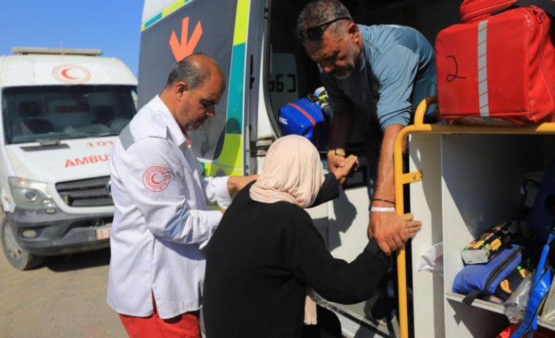 مغادرة 85 مريضًا مع مرافقيهم عبر معبر رفح