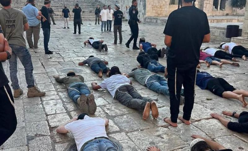 134 مستوطنًا يقتحمون باحات الأقصى