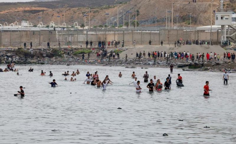 إسبانيا: عودة 25 ألف مهاجر طواعية إلى المغرب من سبتة