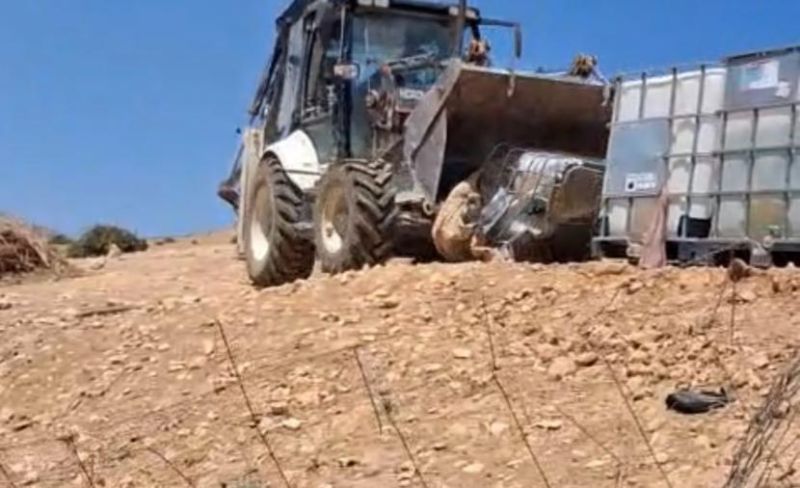 الاحتلال يهدم منشآت سكنية وحظائر في الأغوار الشمالية