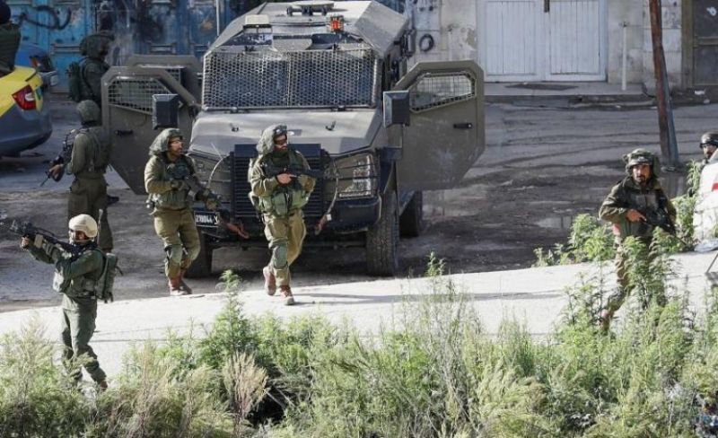 معتقلون في اقتحامات لقوات الاحتلال بالضفة والقدس