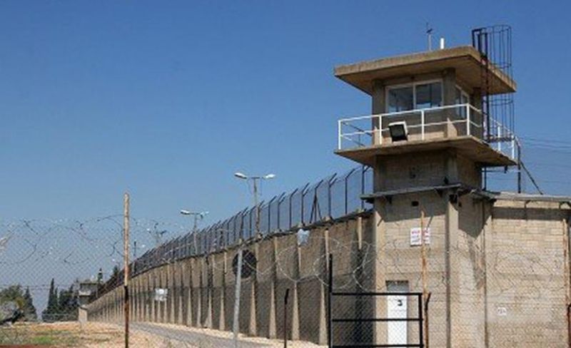 مركز: سجون الاحتلال تحولت لأفران تهدد حياة الأسرى