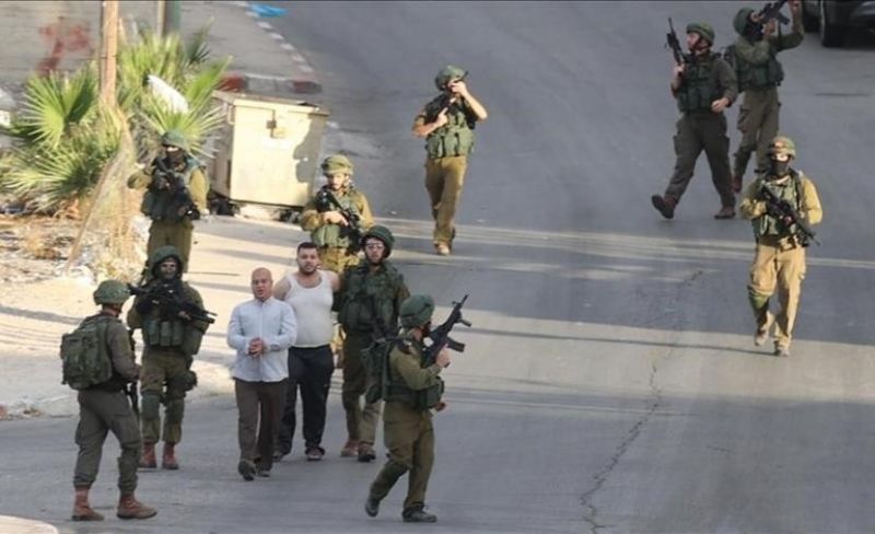 اعتقالات في مداهمات لمناطق متفرقة بالضفة والقدس