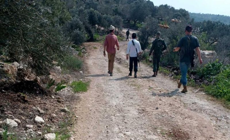 مستوطنون يهاجمون بركسات شمالي القدس