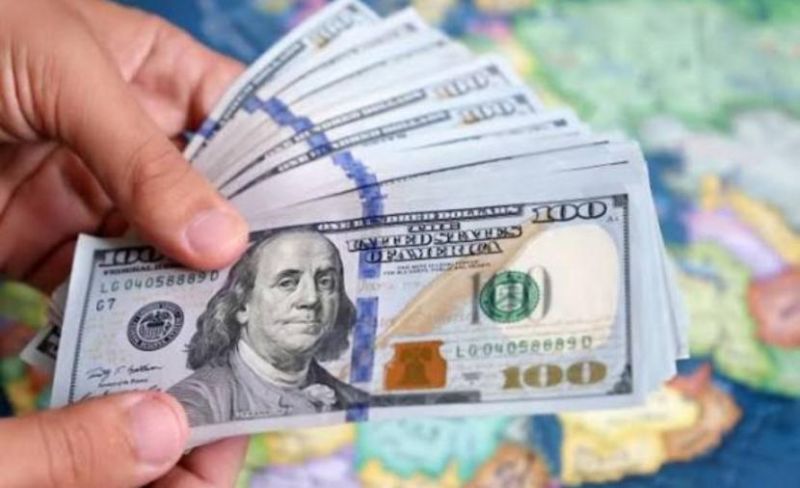 الدولار قرب ذروة أسبوع وسط إشارات متضاربة من الشرق الأوسط