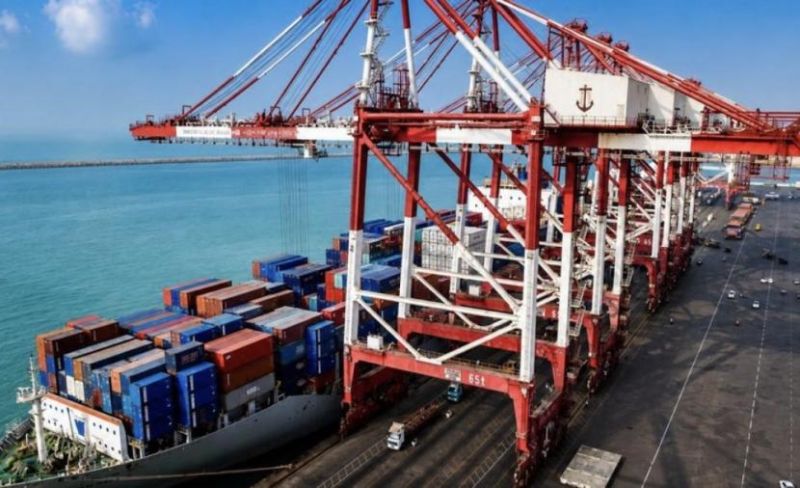 مسؤول إيراني: أمريكا استهدفت ميناء سيريك مرتين