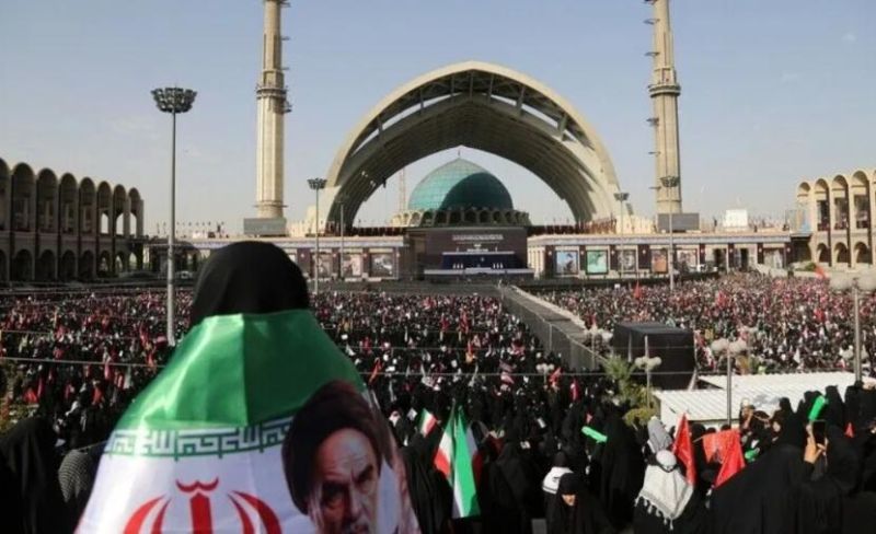تشييع شعبي حاشد لخامنئي في طهران