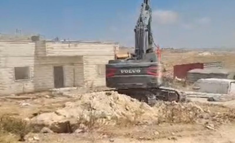 الاحتلال يهدم منزلًا شرق يطا جنوب الخليل