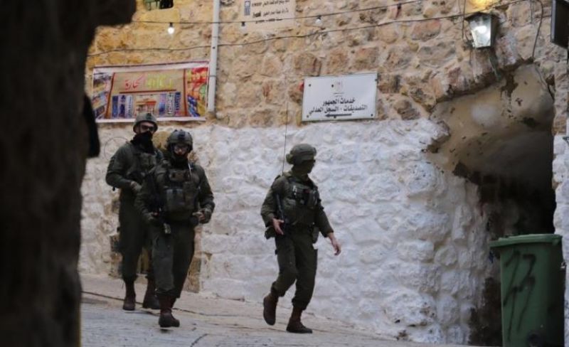 بينهم سيدتان.. اعتقالات وتحقيقات ميدانية في اقتحامات بالضفة والقدس