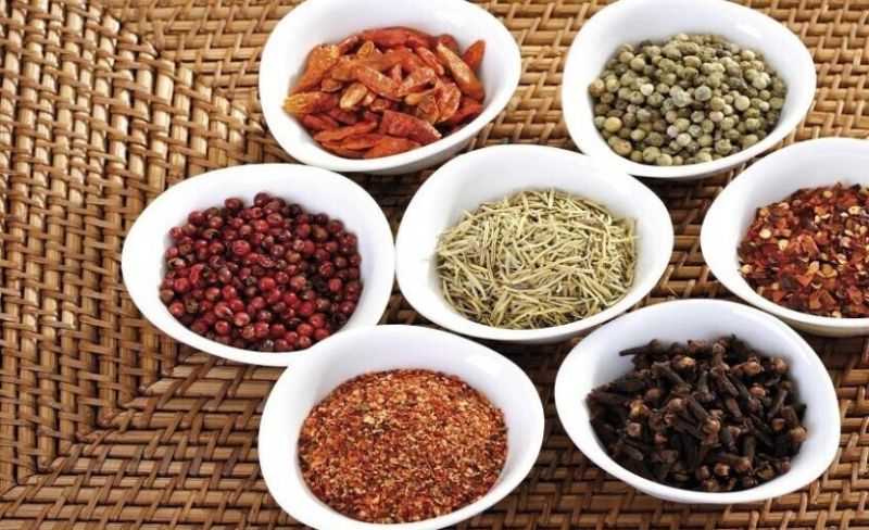 دراسة: التوابل تعزز صحة الأمعاء والأعصاب وتقلل خطر الأمراض المزمنة