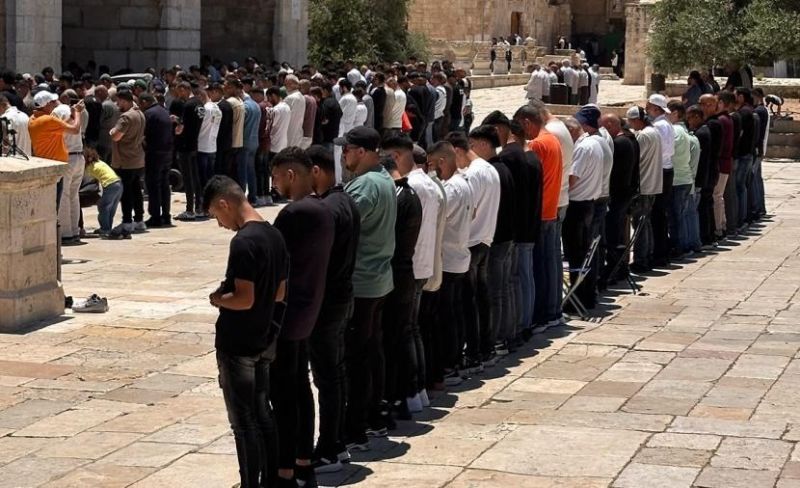 50 ألف مصلّ يؤدون صلاة الجمعة في الأقصى
