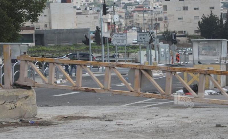 الاحتلال يغلق البوابة الرئيسية لبلدة المنشية جنوب بيت لحم
