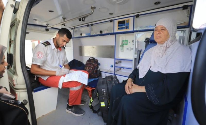 مغادرة 77 مريضًا مع مرافقيهم عبر معبر رفح