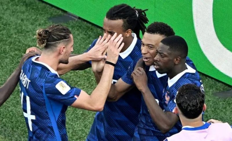 "الديوك" ينجو من فخ باراجواي ويصطدمون بالمغرب