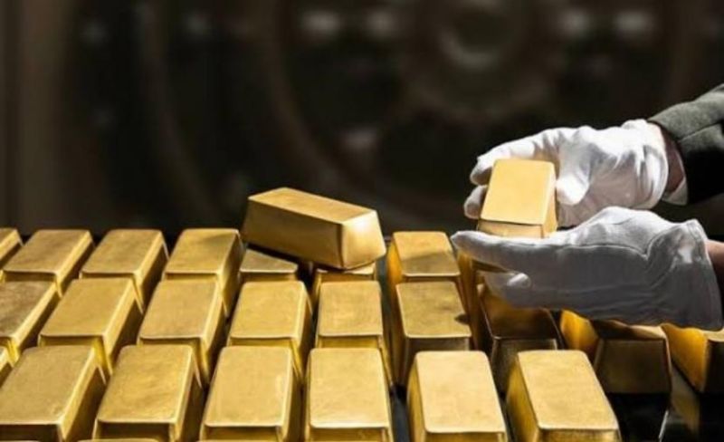 أسعار الذهب تتراجع تحت ضغط الدولار
