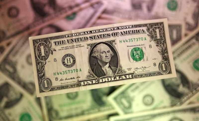 الدولار يتراجع بعد تثبيت المركزي الأمريكي الفائدة