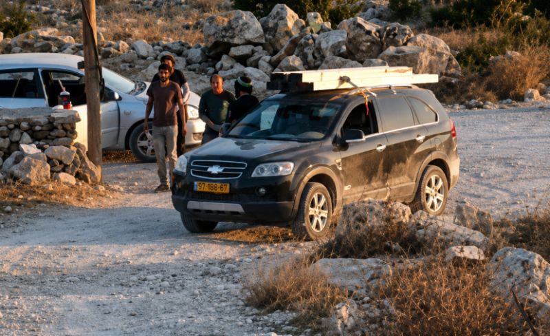 اعتداءات متصاعدة.. مستوطنون يقيمون بؤرة جديدة ويحشدون "كرفانات" وسط هجمات على مواطنين