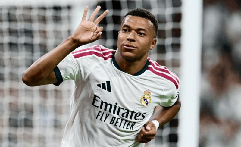 مبابي يقود ريال مدريد لفوز عريض على سوسيداد