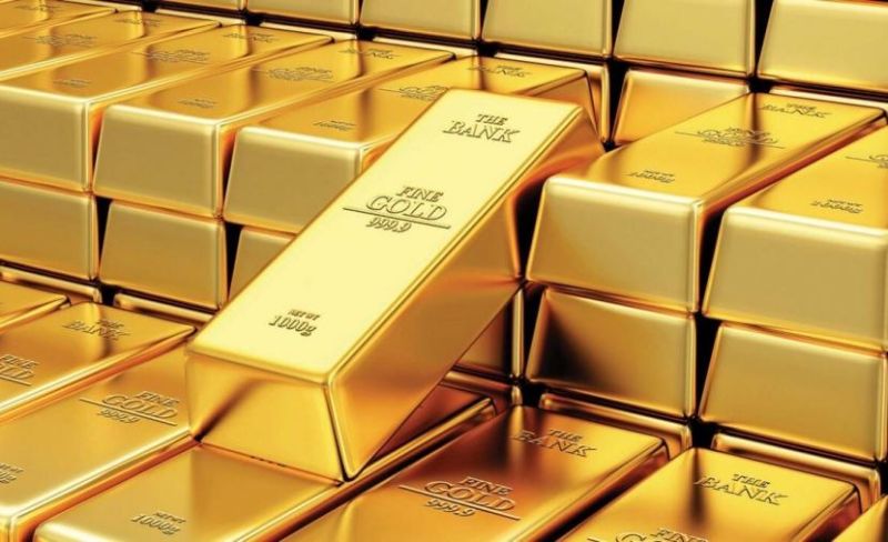 الذهب يتراجع والنفط يتجه نحو مكاسب أسبوعية