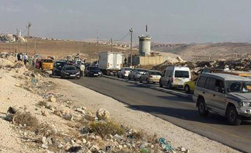 قوات الاحتلال تشدد إجراءاتها على حاجز جبع وتفتش مركبات المواطنين