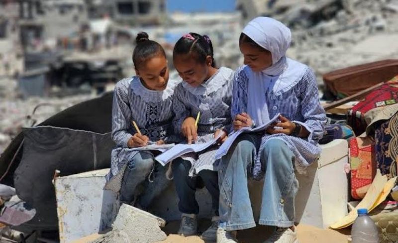 جيلٌ تحت الركام.. بياناتٌ رسمية تكشف حجم الكارثة وجهود استعادة التعليم بغزة