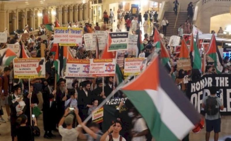 وقفة أمام قنصلية الاحتلال في شيكاغو تنديدًا باعتداءات المستوطنين بالضفة