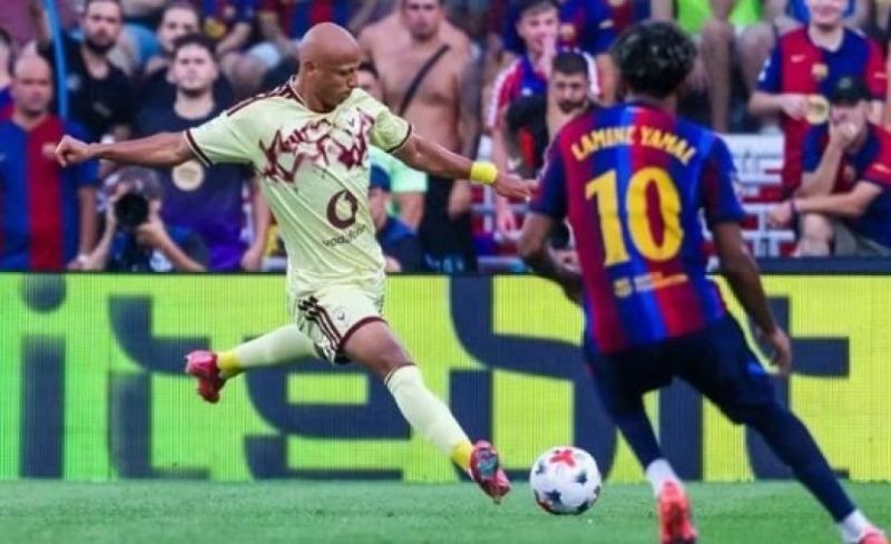 برشلونة يتوج بكأس "خوان جامبر" على حساب الأهلي