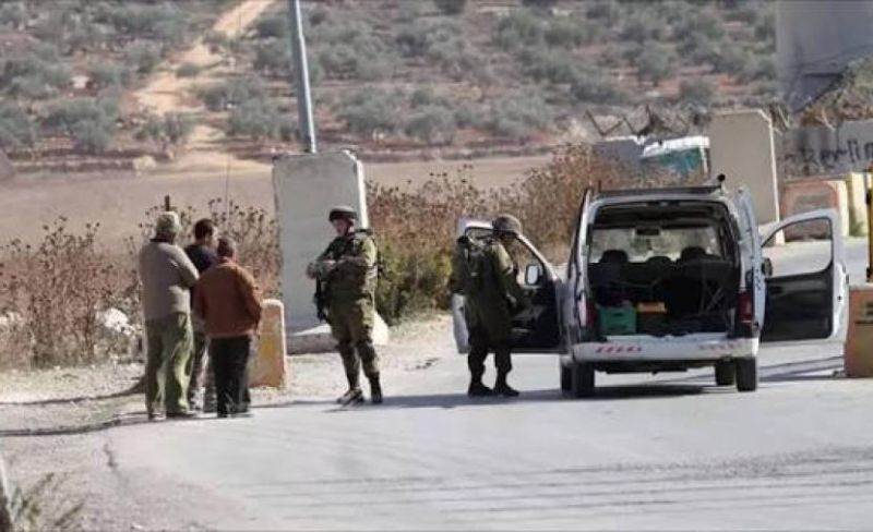 الاحتلال يواصل إغلاق قرية المغير شمال شرق رام الله
