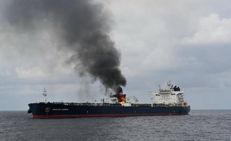 إصابة ناقلة نفط بقذيفة مجهولة قبالة سواحل عُمان