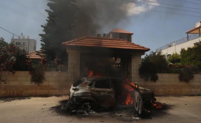 إحراق منزل وإغلاق طرق مع اعتداءات المستوطنين بالضفة والقدس