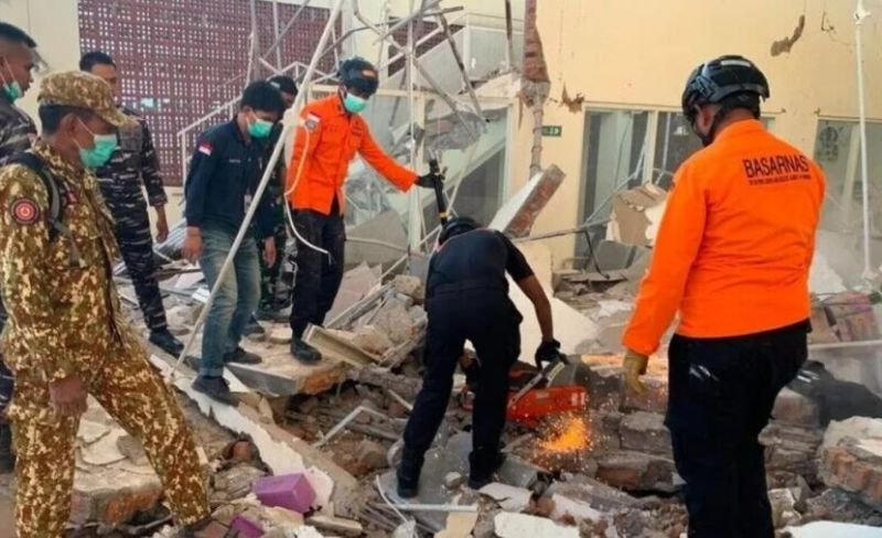ارتفاع حصيلة ضحايا زلزال إندونيسيا إلى 53 قتيلًا