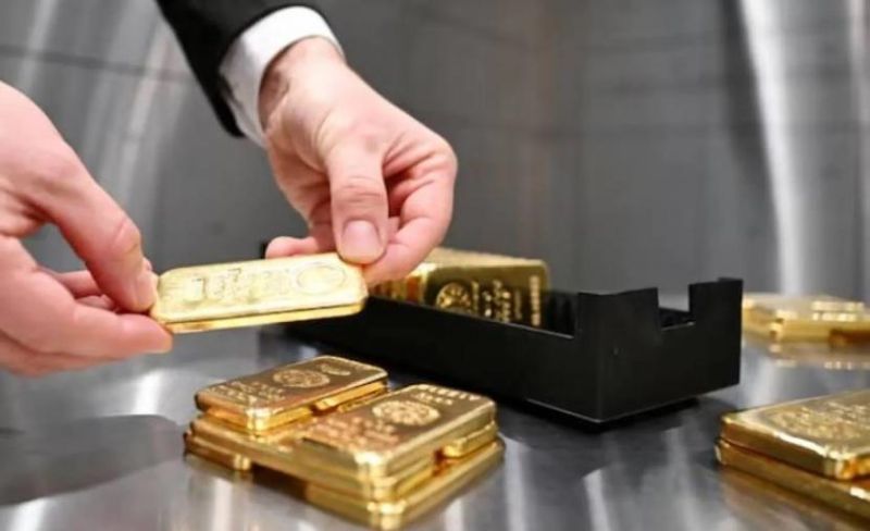 الذهب يرتفع مع تراجع الدولار وعوائد السندات
