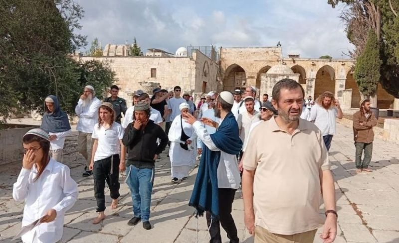 في رابع أيام "العُرش".. مستوطنون يقتحمون باحات الأقصى ويؤدون طقوسًا تلمودية