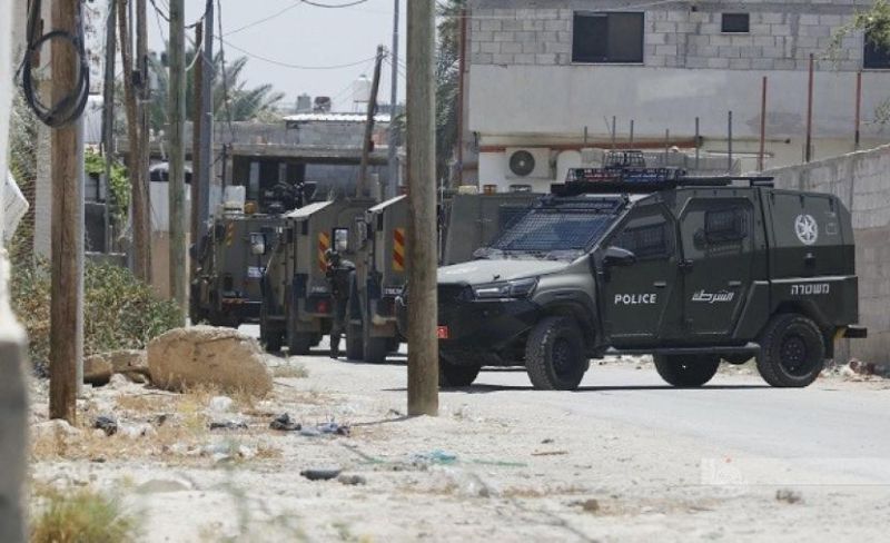 الاحتلال يستولي على مبالغ مالية باقتحام منازل في رام الله
