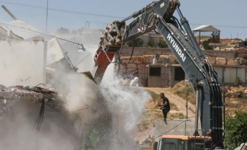 الاحتلال يشرع بهدم منشآت تجارية وزراعية شمال شرق جنين