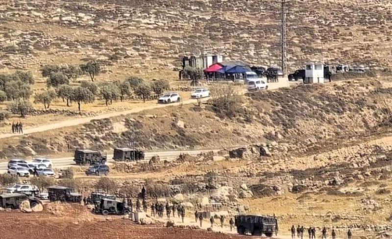 الاحتلال يُهدد مواطنًا بالترحيل عن سهل طوباس