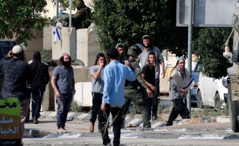 اعتراض طلاب ورشق حجارة ومهاجمة مركبات باعتداءات للمستوطنين بالضفة والقدس